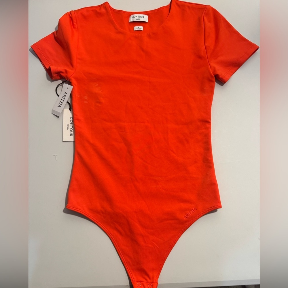 Aritzia Contour Second-skin crewneck bodysuit, NWT size small RED